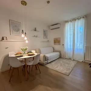 V&c Specialist Fronte Maggiore Apartment